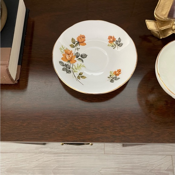 Hand poured soy wax candle in golden rose tea cup - Picture 6 of 7